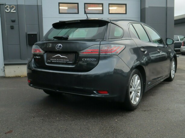lexus-ct200h-bensin-2011-big-3