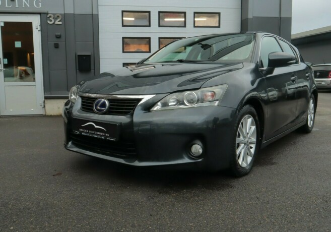 lexus-ct200h-bensin-2011-big-2