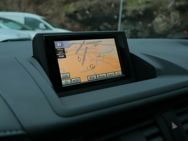 lexus-ct200h-bensin-2011-big-21