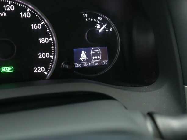 lexus-ct200h-bensin-2011-big-25