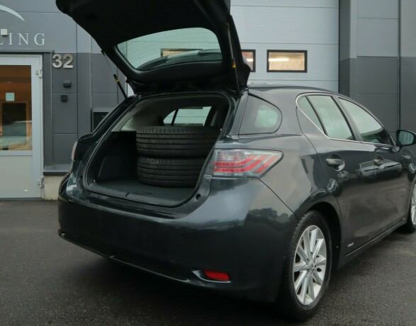 lexus-ct200h-bensin-2011-big-24