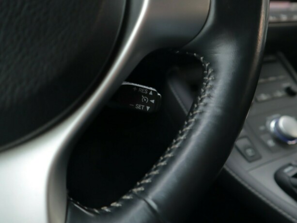 lexus-ct200h-bensin-2011-big-19