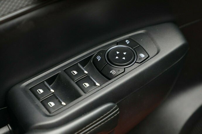 ford-ranger-raptor-bensin-2023-big-26