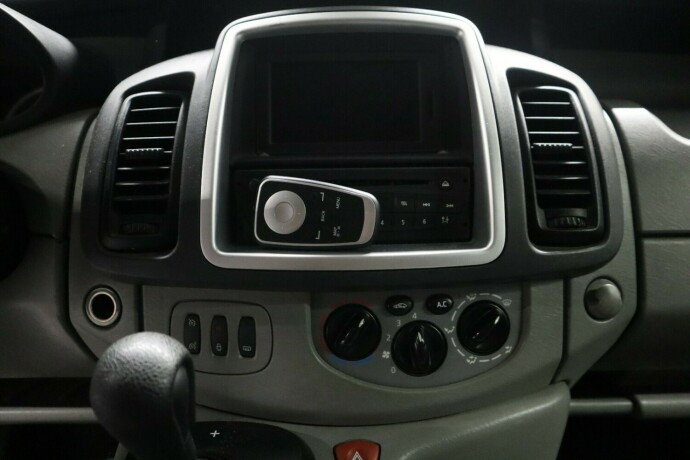 opel-vivaro-diesel-2010-big-7