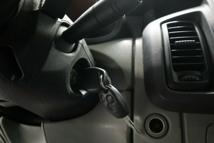 opel-vivaro-diesel-2010-big-5