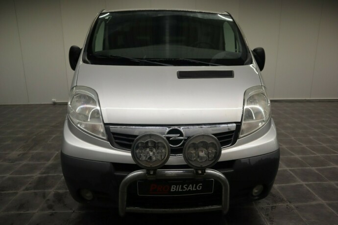 opel-vivaro-diesel-2010-big-1