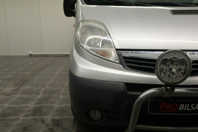 opel-vivaro-diesel-2010-big-2