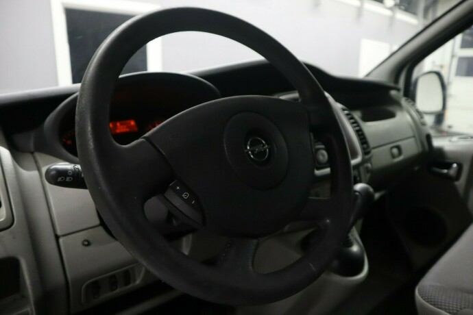 opel-vivaro-diesel-2010-big-4