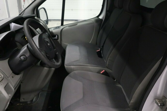 opel-vivaro-diesel-2010-big-3