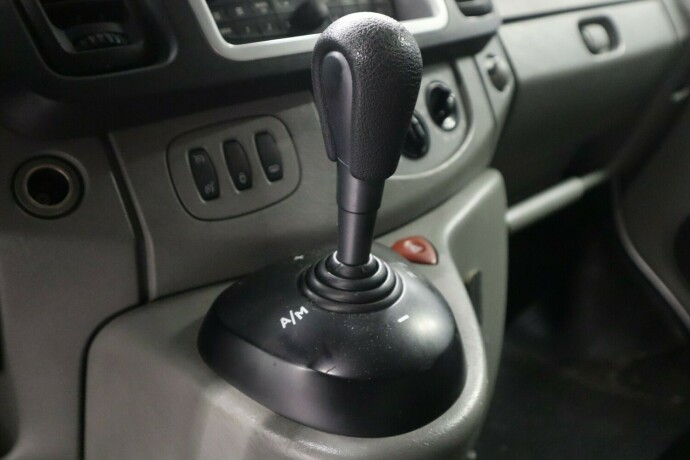 opel-vivaro-diesel-2010-big-8