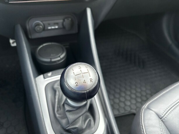 kia-rio-bensin-2013-big-18