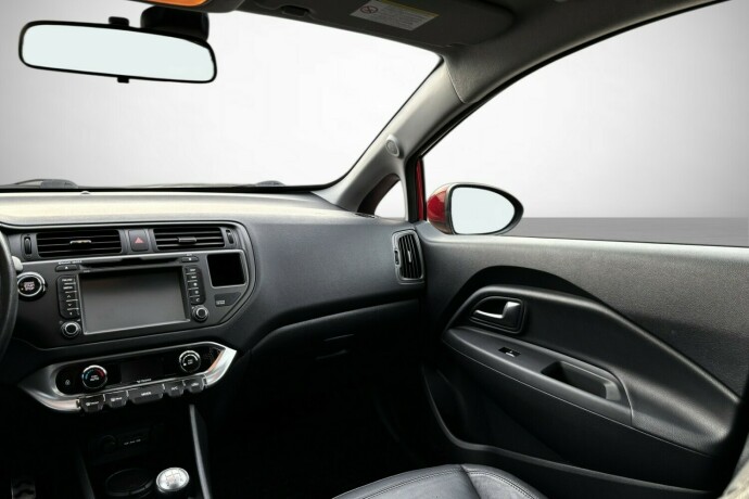 kia-rio-bensin-2013-big-27