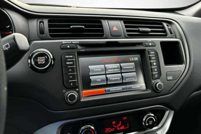 kia-rio-bensin-2013-big-23