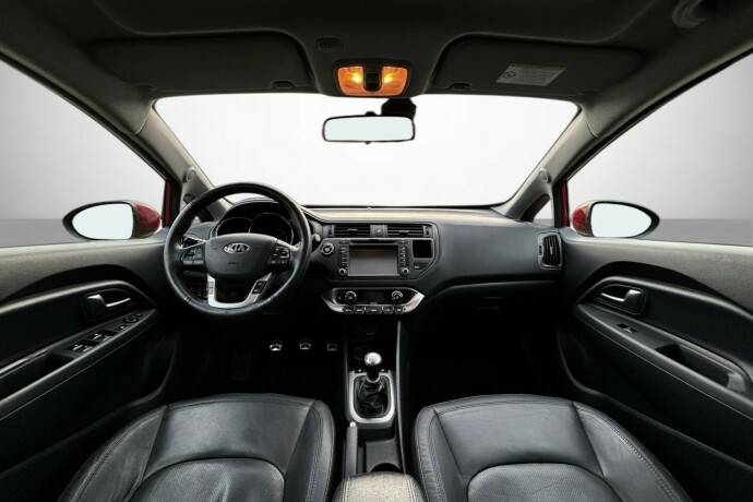 kia-rio-bensin-2013-big-26