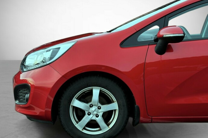 kia-rio-bensin-2013-big-9