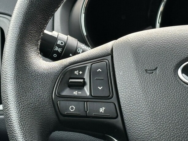 kia-rio-bensin-2013-big-28