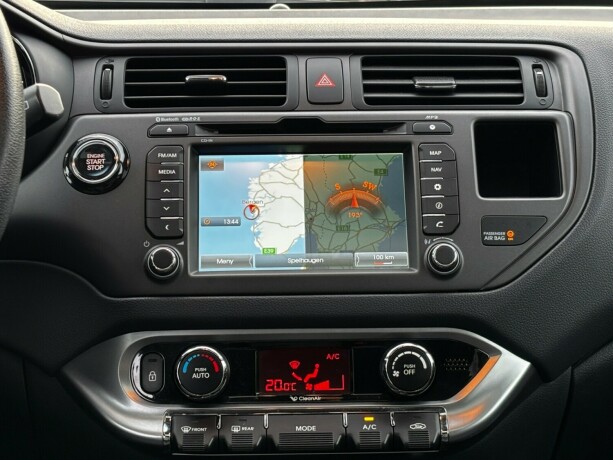 kia-rio-bensin-2013-big-22