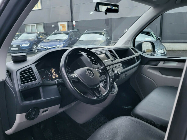 volkswagen-transporter-diesel-2018-big-15