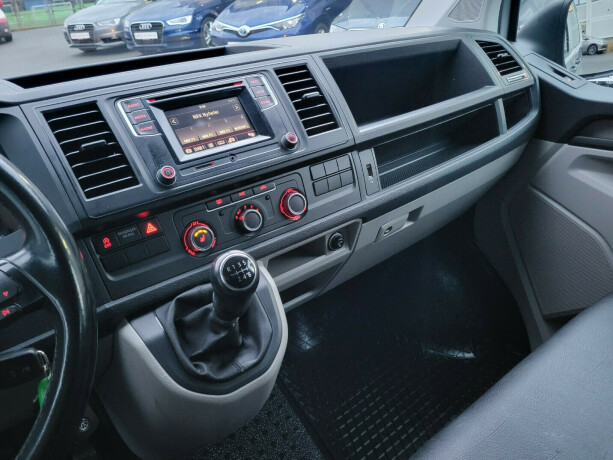 volkswagen-transporter-diesel-2018-big-17