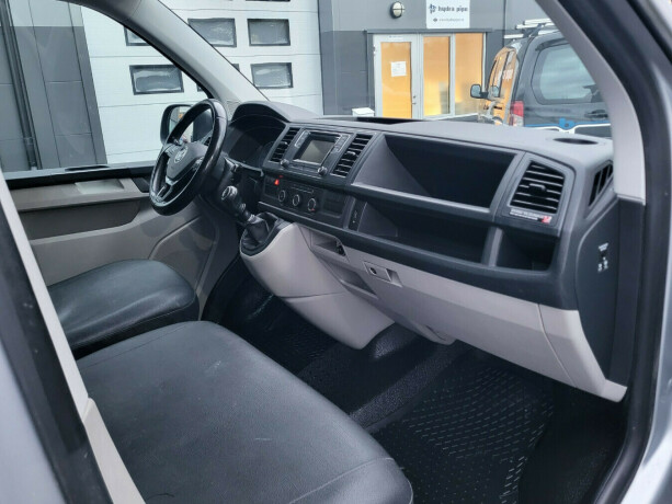 volkswagen-transporter-diesel-2018-big-13