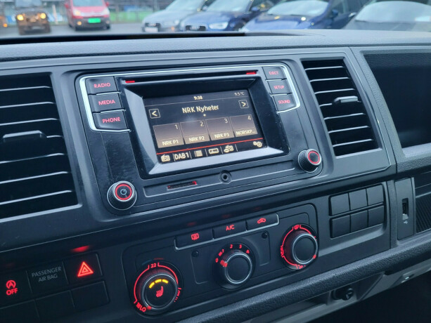 volkswagen-transporter-diesel-2018-big-18