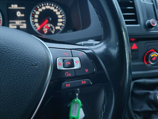 volkswagen-transporter-diesel-2018-big-22