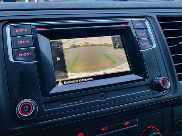 volkswagen-transporter-diesel-2018-big-19