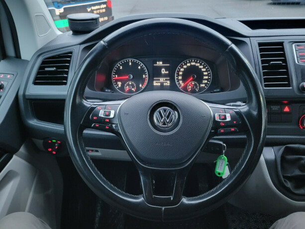 volkswagen-transporter-diesel-2018-big-16