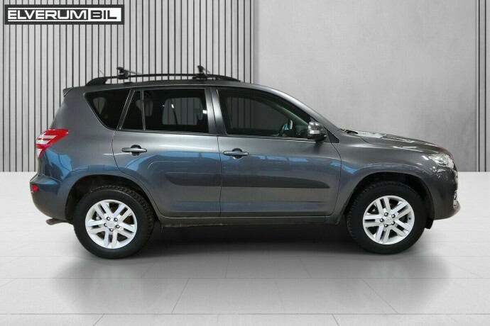 toyota-rav4-diesel-2011-big-12