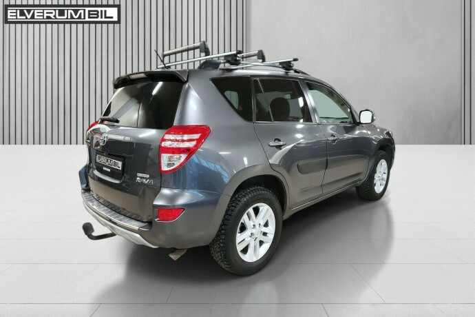 toyota-rav4-diesel-2011-big-10
