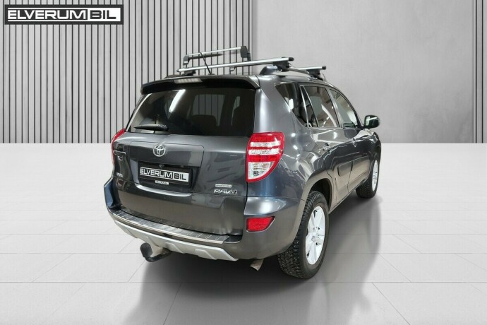 toyota-rav4-diesel-2011-big-9
