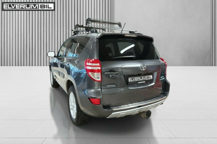 toyota-rav4-diesel-2011-big-6