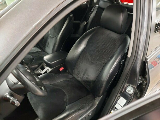 toyota-rav4-diesel-2011-big-19