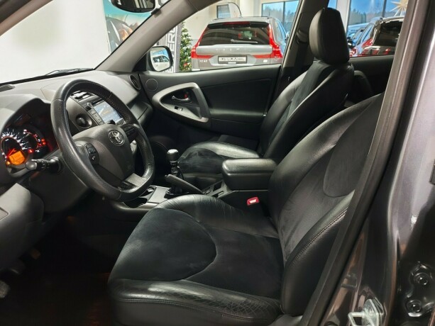 toyota-rav4-diesel-2011-big-18