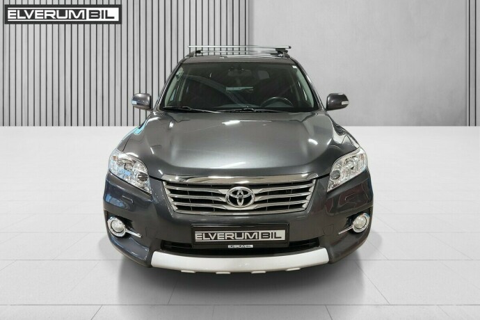 toyota-rav4-diesel-2011-big-16