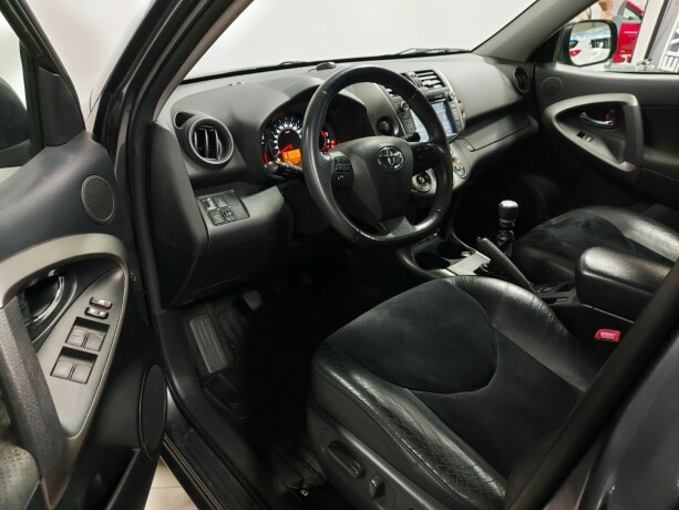 toyota-rav4-diesel-2011-big-17