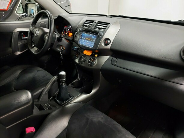 toyota-rav4-diesel-2011-big-22