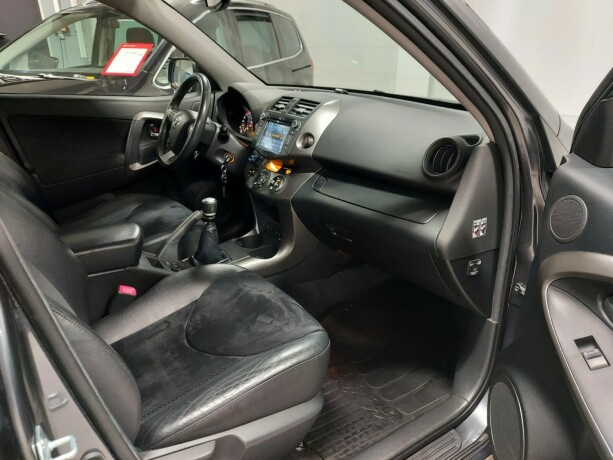 toyota-rav4-diesel-2011-big-20