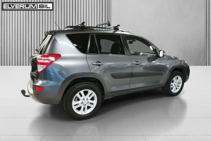 toyota-rav4-diesel-2011-big-11