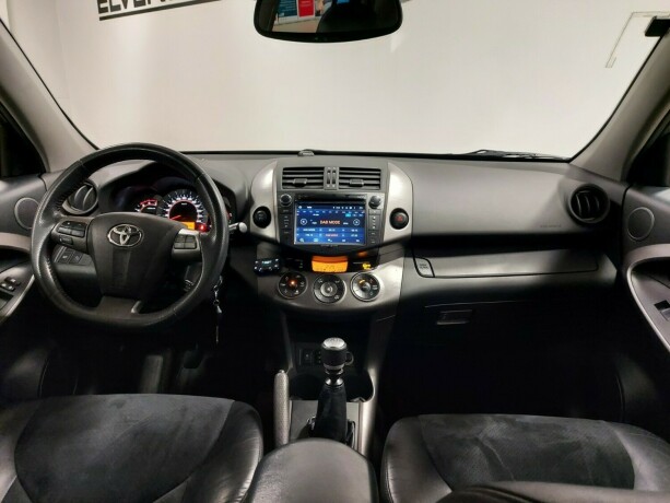 toyota-rav4-diesel-2011-big-24
