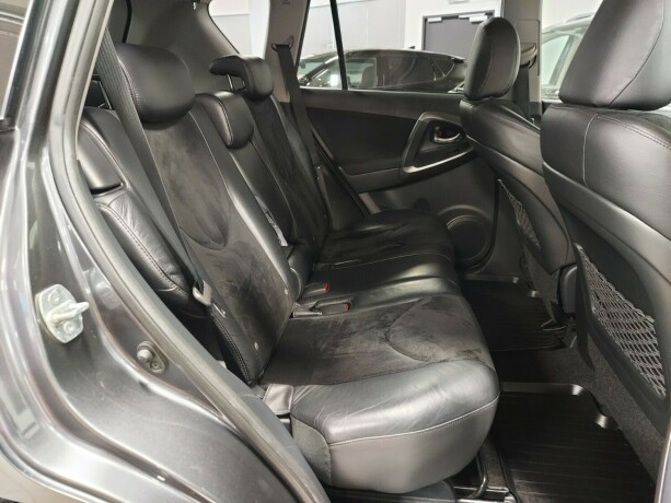 toyota-rav4-diesel-2011-big-23