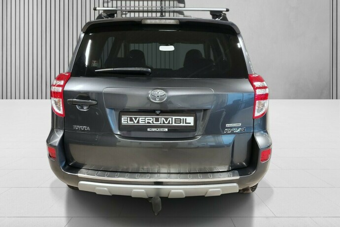toyota-rav4-diesel-2011-big-8