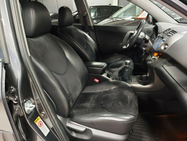 toyota-rav4-diesel-2011-big-21