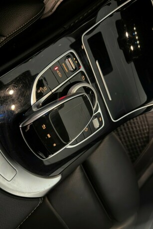 mercedes-benz-c-klasse-elektrisitetbensin-2017-big-21