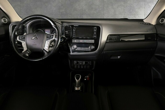 mitsubishi-outlander-elektrisitetbensin-2016-big-12