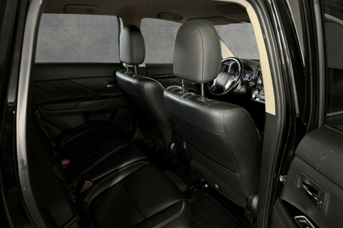 mitsubishi-outlander-elektrisitetbensin-2016-big-15