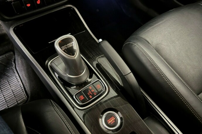 mitsubishi-outlander-elektrisitetbensin-2016-big-17