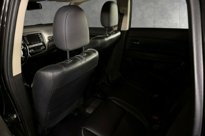 mitsubishi-outlander-elektrisitetbensin-2016-big-11