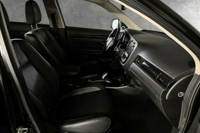 mitsubishi-outlander-elektrisitetbensin-2016-big-14