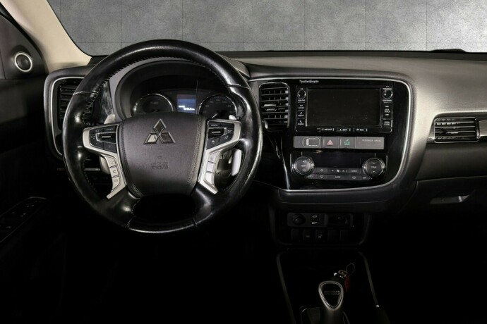 mitsubishi-outlander-elektrisitetbensin-2016-big-13